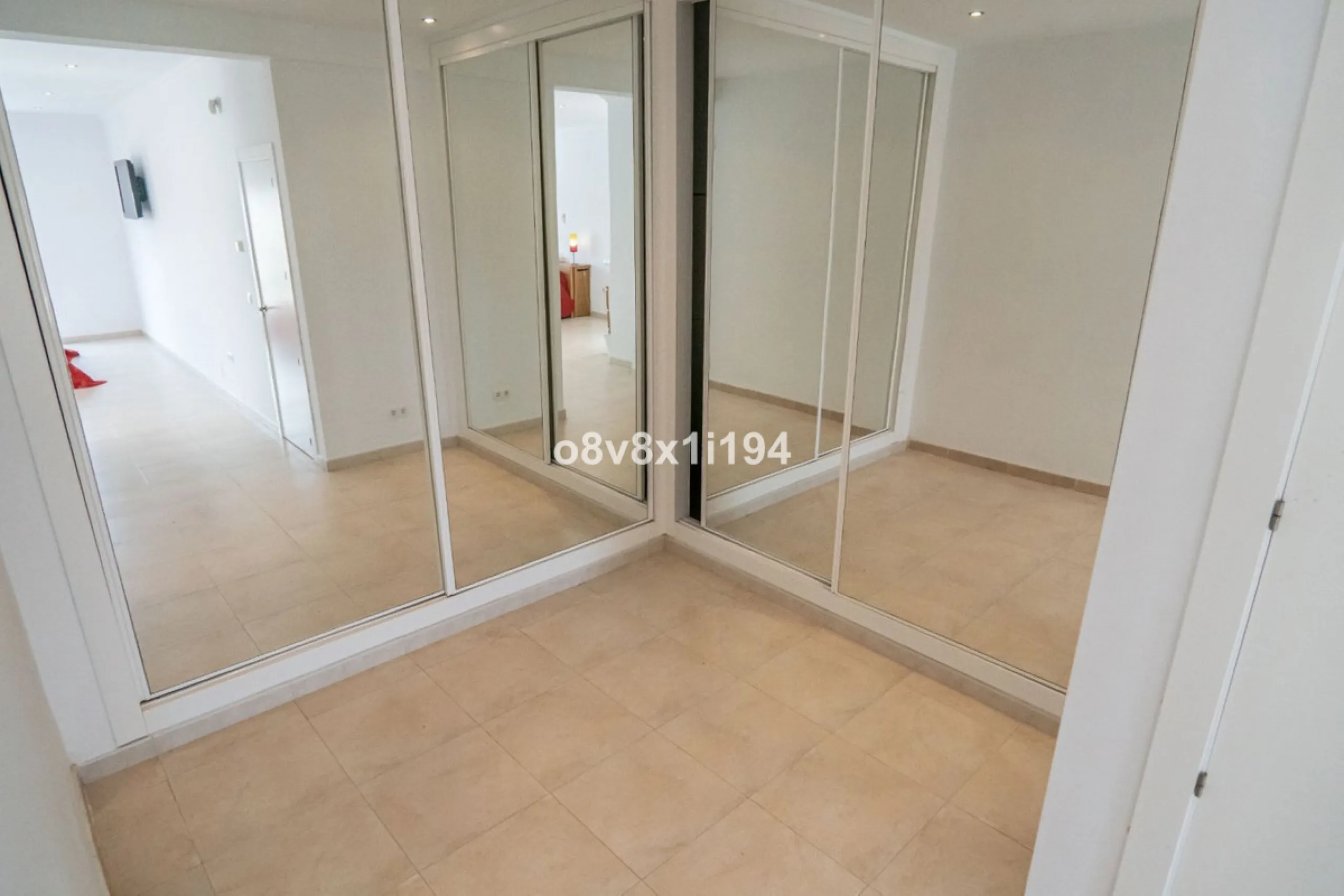 Looking for peace, space, and quality of life near the sea? Look no further! We present to you this spectacular detached villa located in a luxurious area of Benajarafe, just 1.5 km from the beach, offering stunning open views that will make you feel like