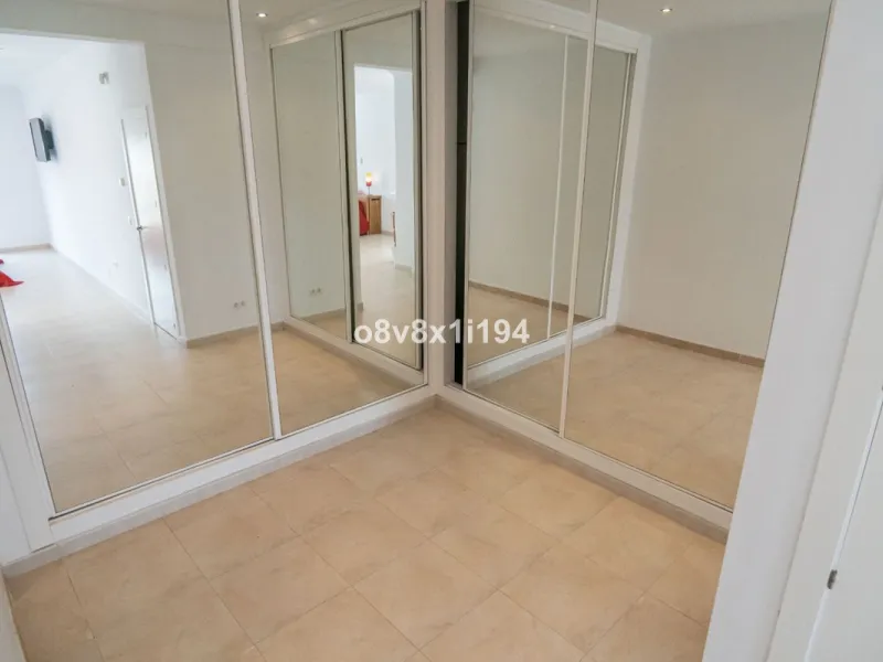 Looking for peace, space, and quality of life near the sea? Look no further! We present to you this spectacular detached villa located in a luxurious area of Benajarafe, just 1.5 km from the beach, offering stunning open views that will make you feel like
