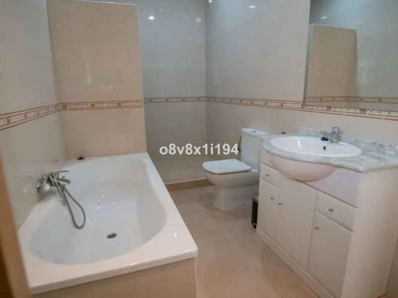 Looking for peace, space, and quality of life near the sea? Look no further! We present to you this spectacular detached villa located in a luxurious area of Benajarafe, just 1.5 km from the beach, offering stunning open views that will make you feel like