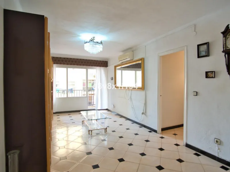 Apartment - Middle Floor Apartment в продаже в Málaga, Málaga. В доме 3 спален и 1 ванных комнат. Площадь дома 86 м²