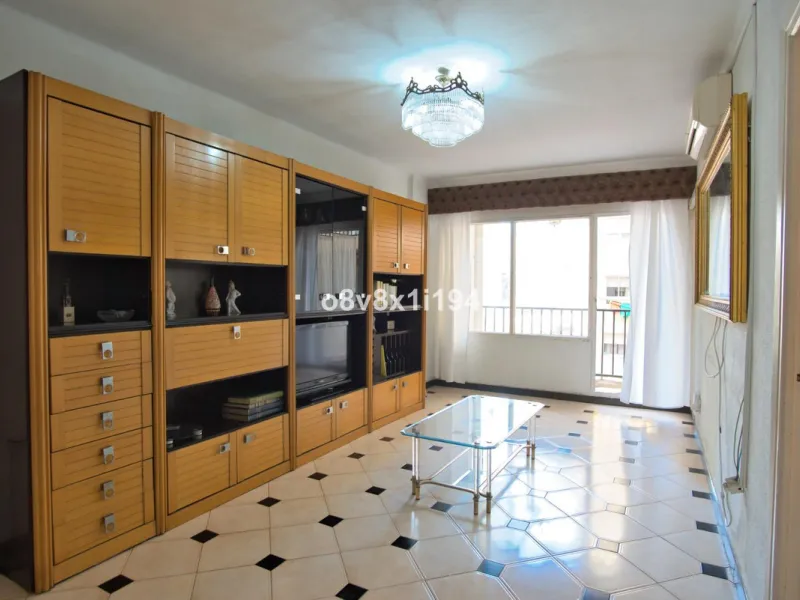 Apartment - Middle Floor Apartment в продаже в Málaga, Málaga. В доме 3 спален и 1 ванных комнат. Площадь дома 86 м²