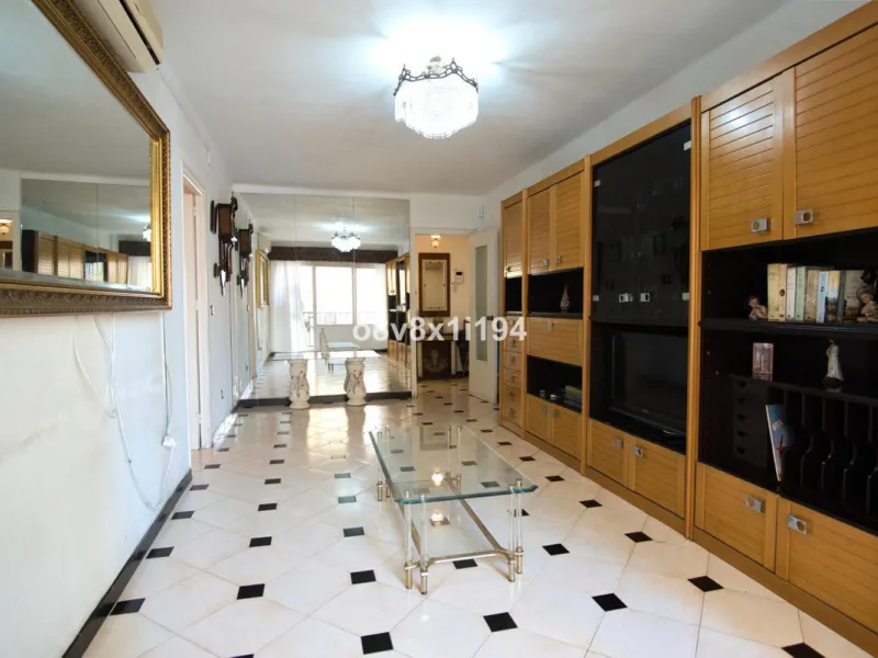 Apartment - Middle Floor Apartment в продаже в Málaga, Málaga. В доме 3 спален и 1 ванных комнат. Площадь дома 86 м²