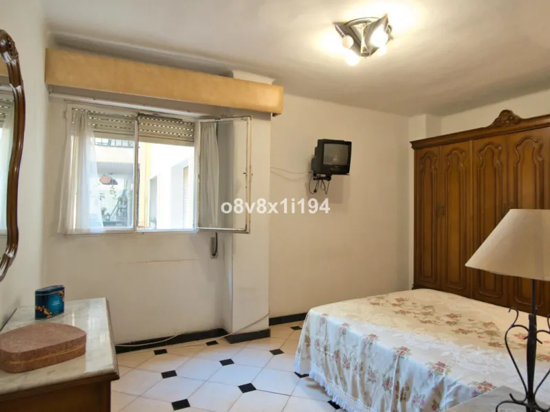 Apartment - Middle Floor Apartment в продаже в Málaga, Málaga. В доме 3 спален и 1 ванных комнат. Площадь дома 86 м²