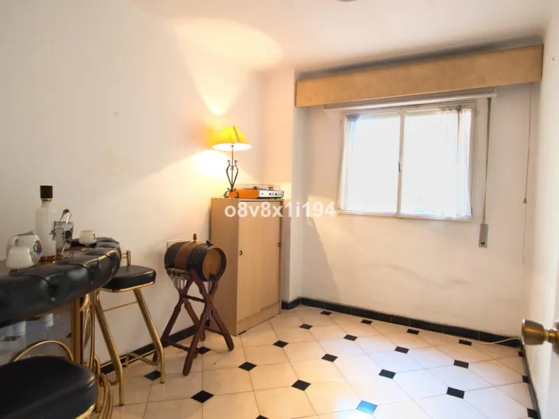 Apartment - Middle Floor Apartment в продаже в Málaga, Málaga. В доме 3 спален и 1 ванных комнат. Площадь дома 86 м²