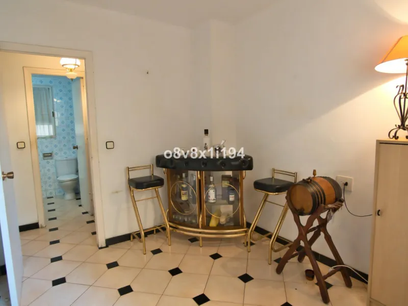 Apartment - Middle Floor Apartment в продаже в Málaga, Málaga. В доме 3 спален и 1 ванных комнат. Площадь дома 86 м²