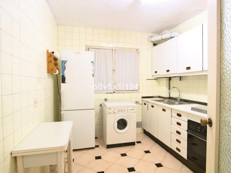 Apartment - Middle Floor Apartment в продаже в Málaga, Málaga. В доме 3 спален и 1 ванных комнат. Площадь дома 86 м²