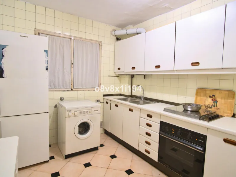 Apartment - Middle Floor Apartment в продаже в Málaga, Málaga. В доме 3 спален и 1 ванных комнат. Площадь дома 86 м²