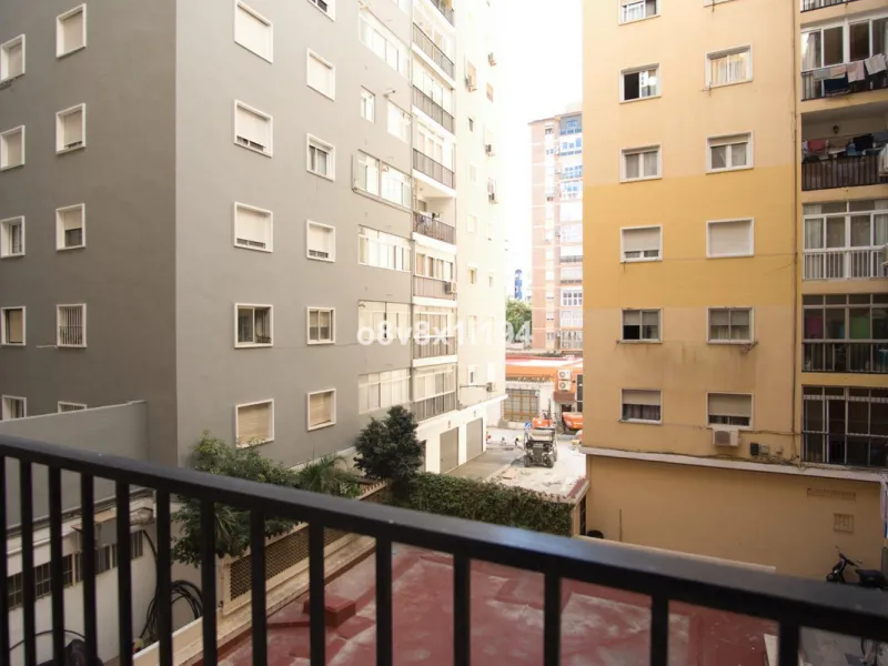 Apartment - Middle Floor Apartment в продаже в Málaga, Málaga. В доме 3 спален и 1 ванных комнат. Площадь дома 86 м²