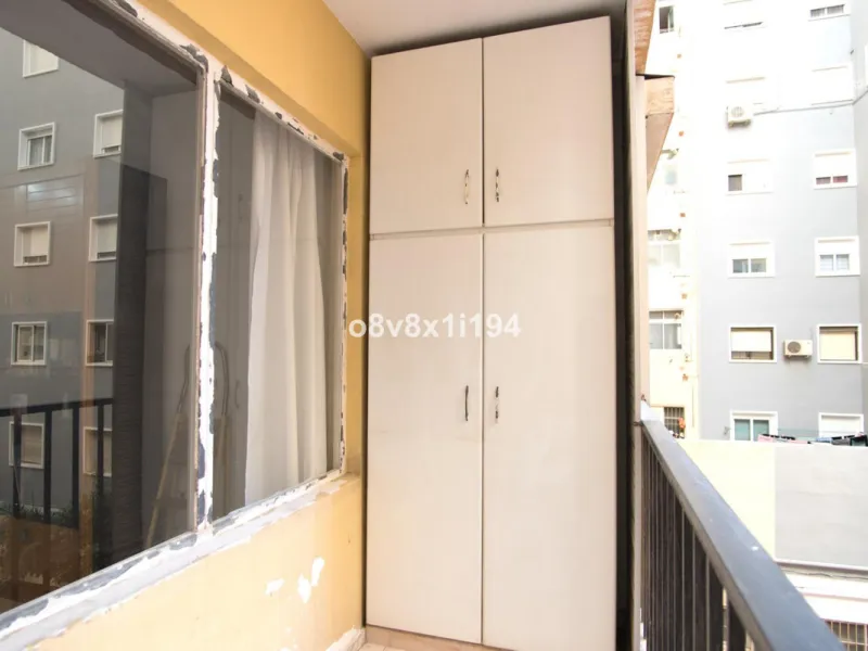 Apartment - Middle Floor Apartment в продаже в Málaga, Málaga. В доме 3 спален и 1 ванных комнат. Площадь дома 86 м²