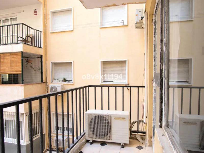 Apartment - Middle Floor Apartment в продаже в Málaga, Málaga. В доме 3 спален и 1 ванных комнат. Площадь дома 86 м²