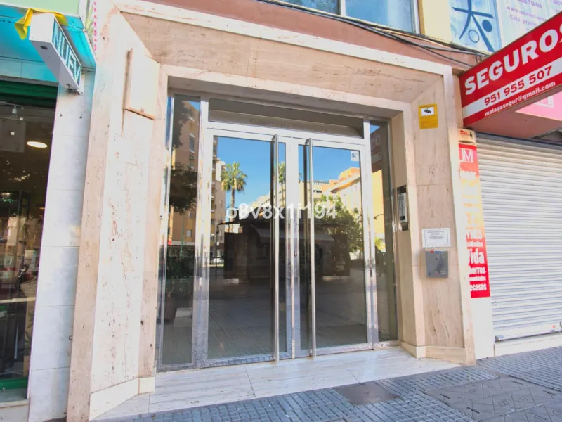 Apartment - Middle Floor Apartment в продаже в Málaga, Málaga. В доме 3 спален и 1 ванных комнат. Площадь дома 86 м²