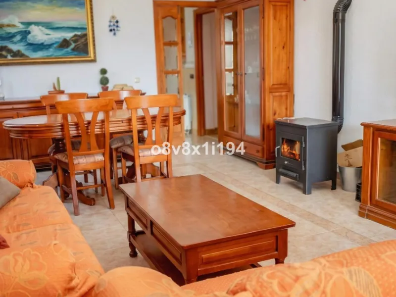 House - Detached Villa в продаже в Rincón de la Victoria, Málaga. В доме 11 спален и 5 ванных комнат. Площадь дома 432 м². Площадь участка 695 м²
