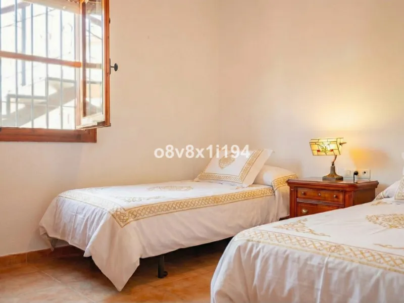 House - Detached Villa в продаже в Rincón de la Victoria, Málaga. В доме 11 спален и 5 ванных комнат. Площадь дома 432 м². Площадь участка 695 м²