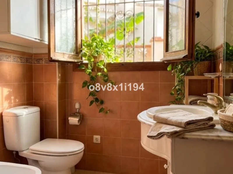 House - Detached Villa в продаже в Rincón de la Victoria, Málaga. В доме 11 спален и 5 ванных комнат. Площадь дома 432 м². Площадь участка 695 м²