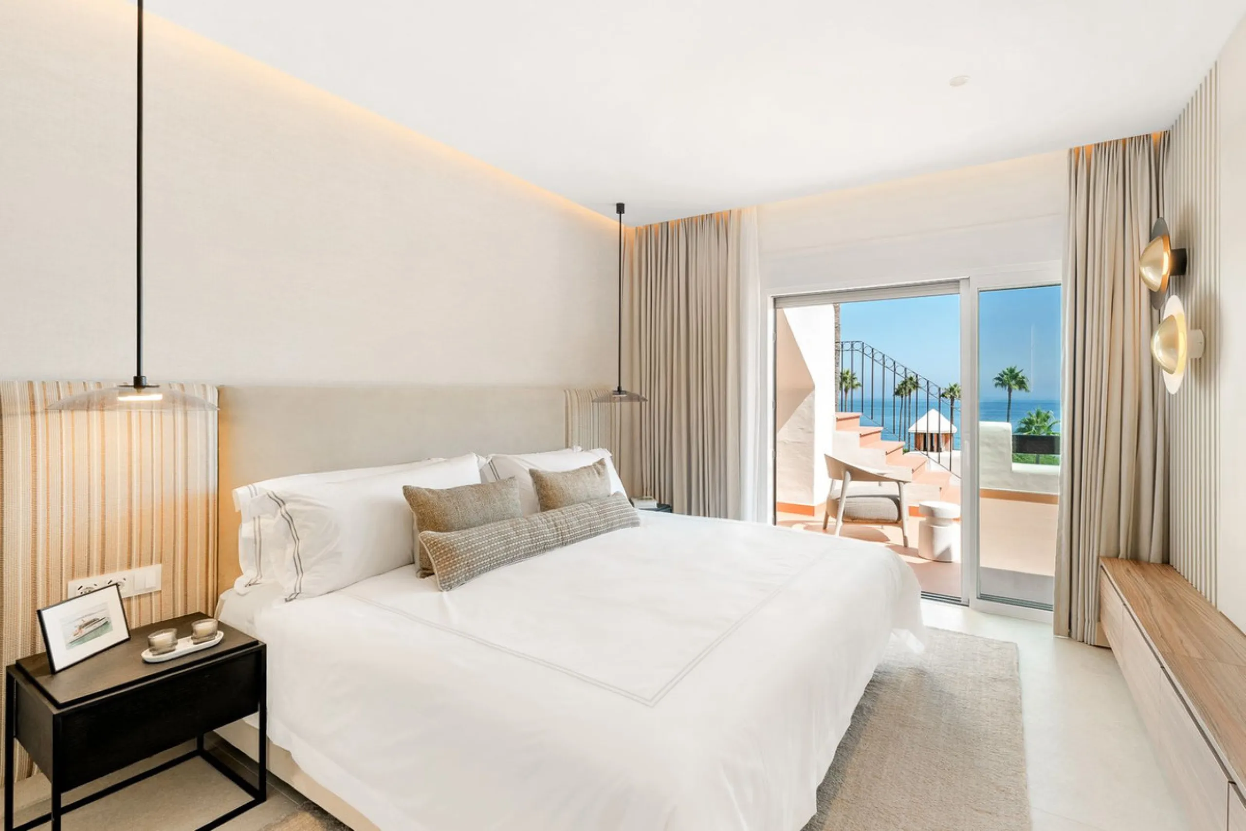 Apartment - Penthouse Duplex в продаже в Estepona, Málaga. В доме 3 спален и 3 ванных комнат. Площадь дома 154 м²