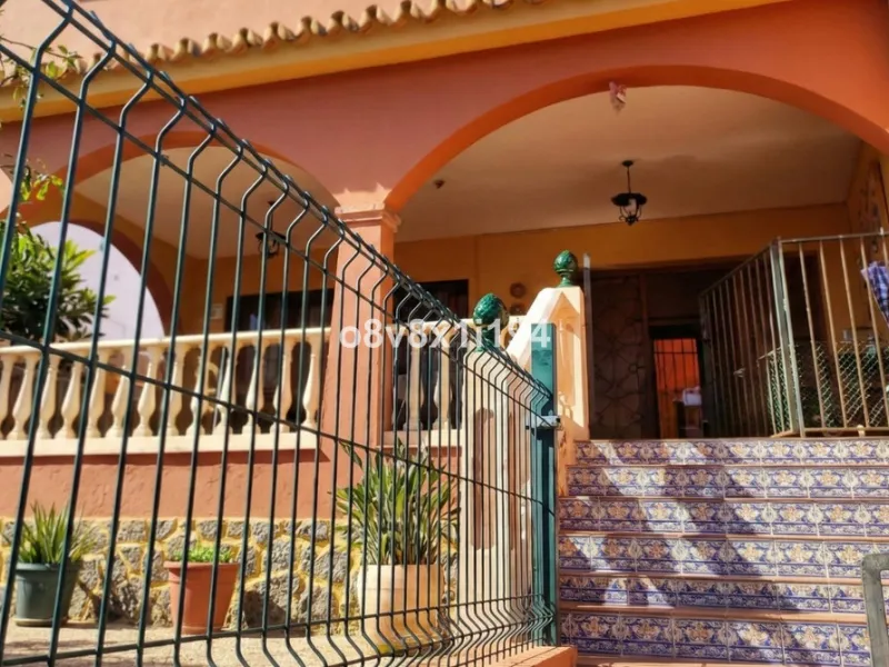 House - Detached Villa в продаже в Rincón de la Victoria, Málaga. В доме 11 спален и 5 ванных комнат. Площадь дома 432 м². Площадь участка 695 м²