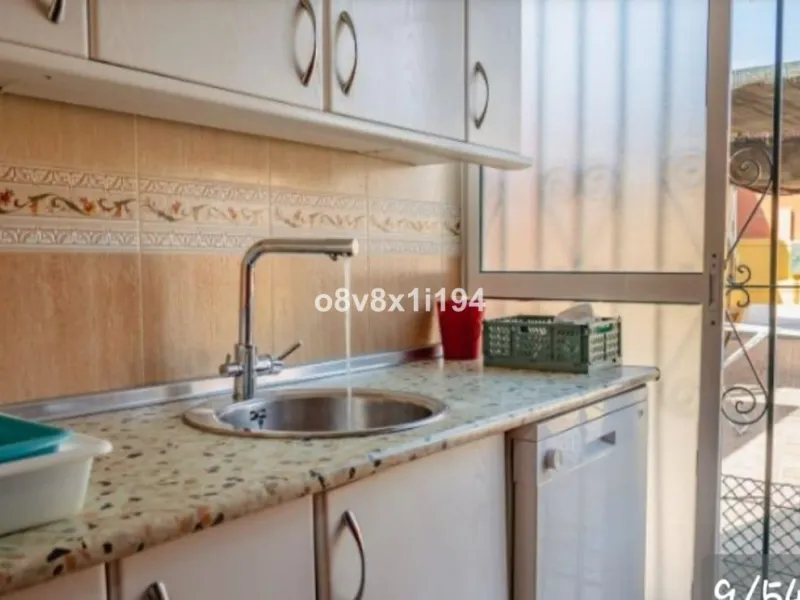 House - Detached Villa в продаже в Rincón de la Victoria, Málaga. В доме 11 спален и 5 ванных комнат. Площадь дома 432 м². Площадь участка 695 м²