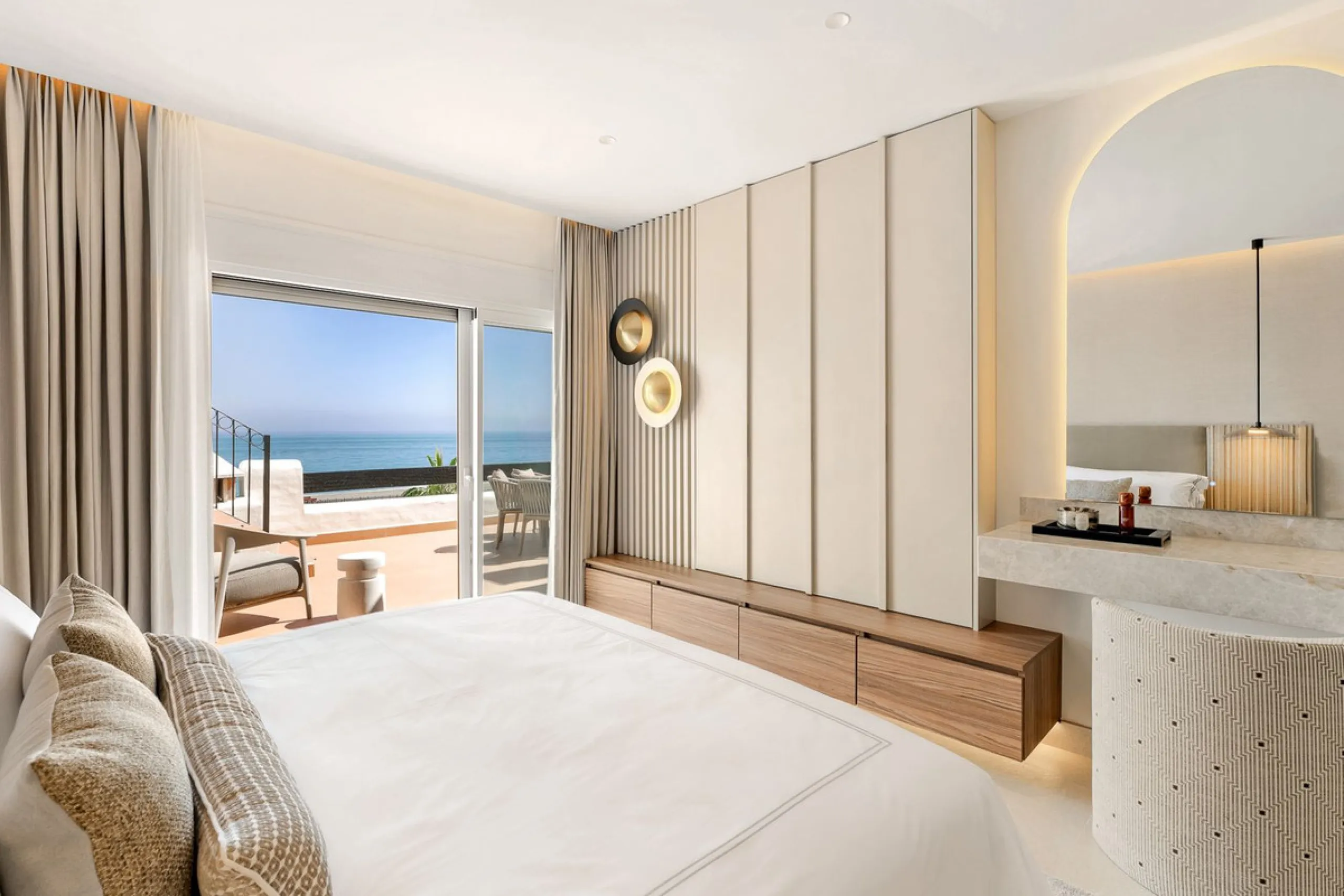 Apartment - Penthouse Duplex в продаже в Estepona, Málaga. В доме 3 спален и 3 ванных комнат. Площадь дома 154 м²
