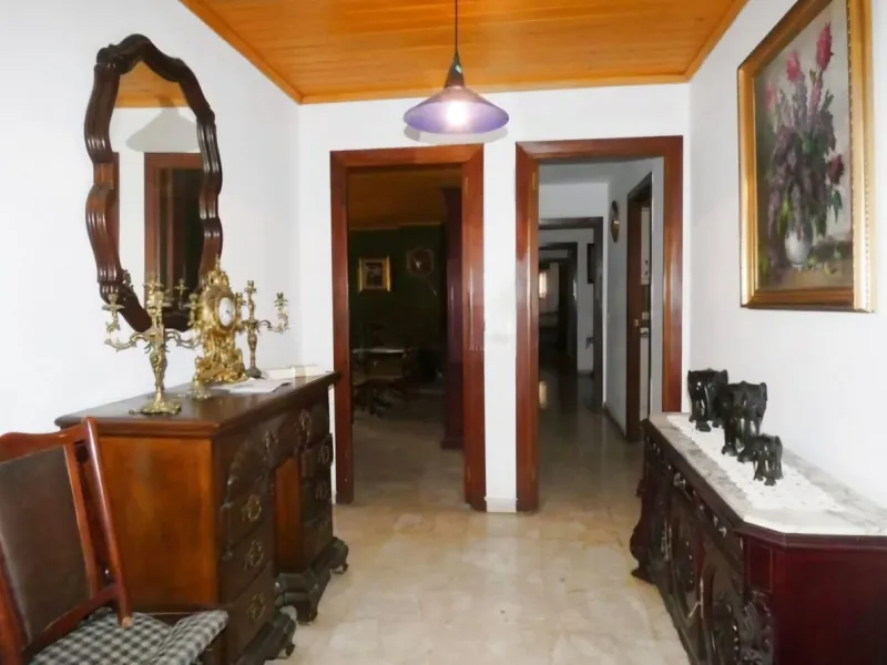 Apartment - Middle Floor Apartment в продаже в Málaga, Málaga. В доме 5 спален и 3 ванных комнат. Площадь дома 194 м²