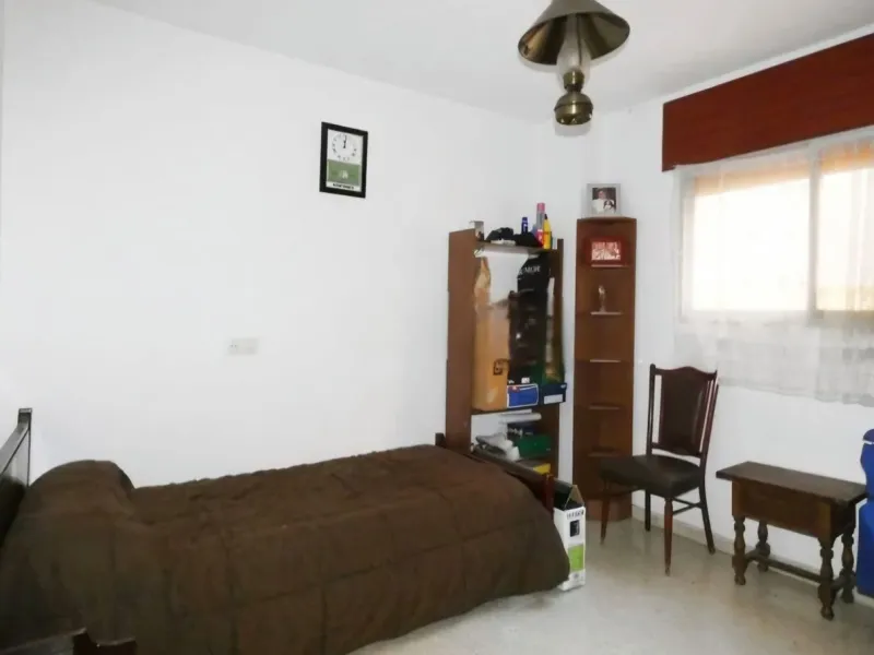 Apartment - Middle Floor Apartment в продаже в Málaga, Málaga. В доме 5 спален и 3 ванных комнат. Площадь дома 194 м²