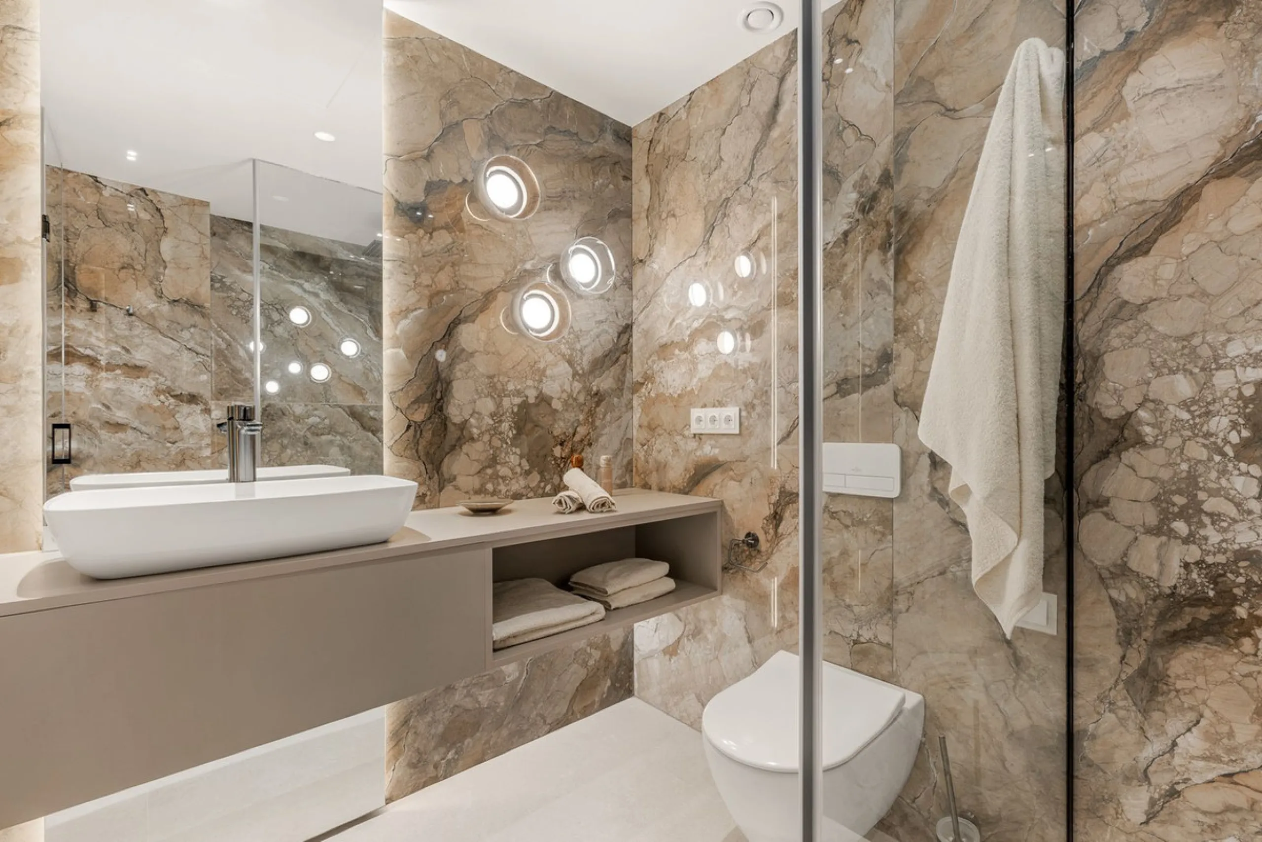 Apartment - Penthouse Duplex в продаже в Estepona, Málaga. В доме 3 спален и 3 ванных комнат. Площадь дома 154 м²