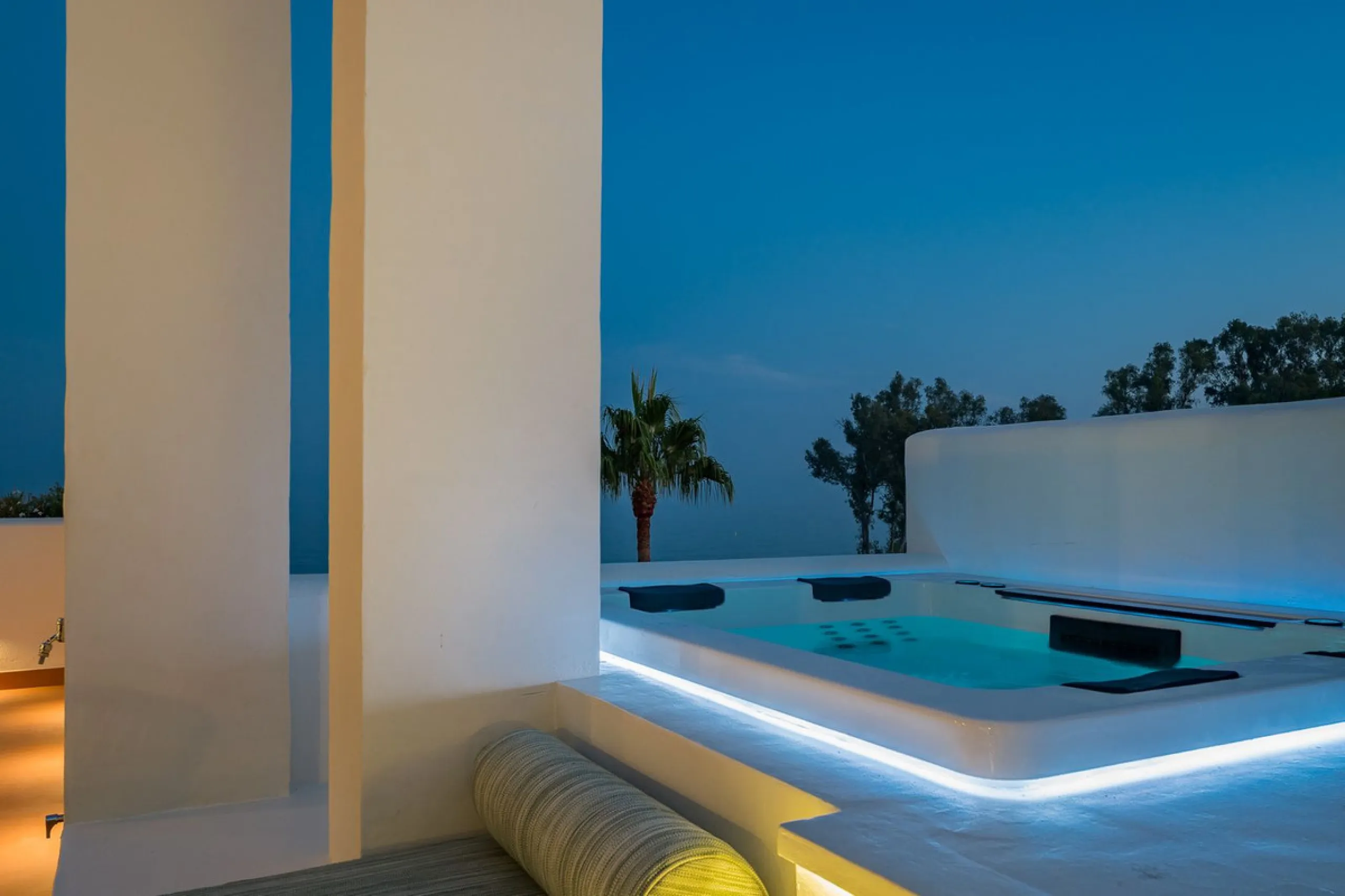 Apartment - Penthouse Duplex в продаже в Estepona, Málaga. В доме 3 спален и 3 ванных комнат. Площадь дома 154 м²
