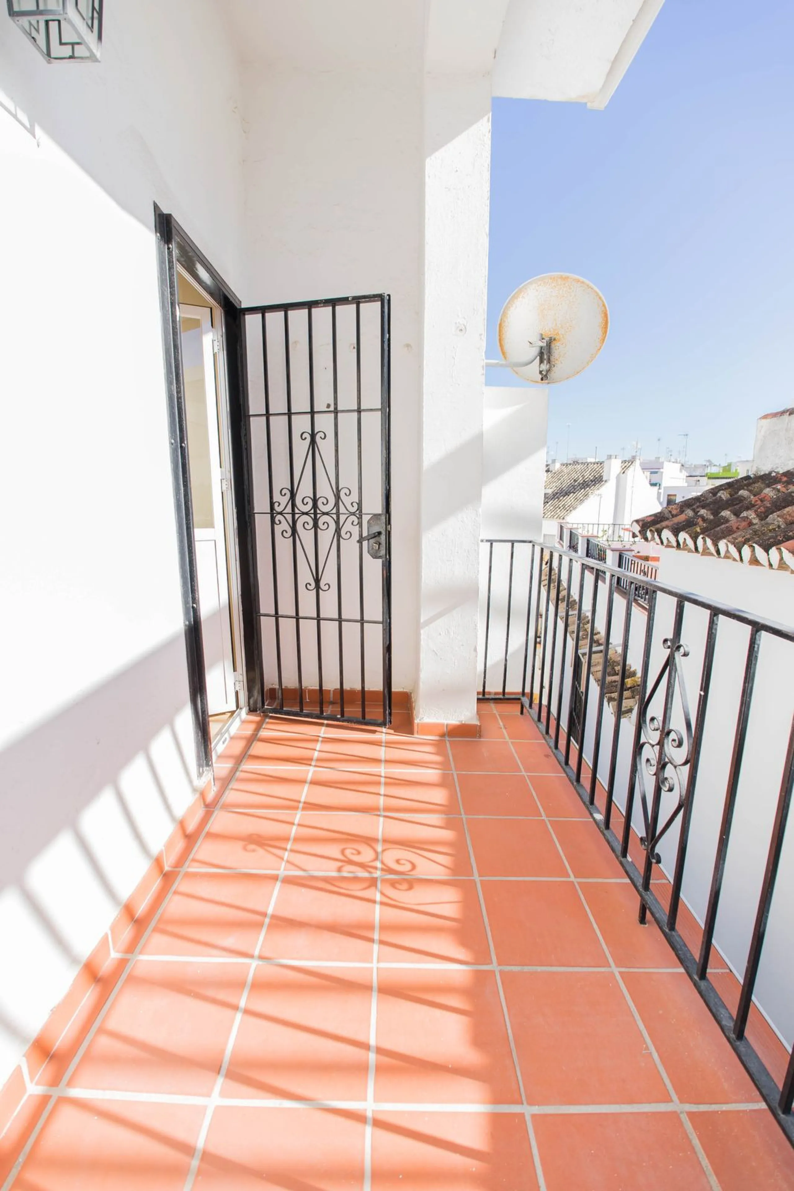 House - Townhouse в продаже в Marbella, Málaga. В доме 6 спален и 4 ванных комнат. Площадь дома 431 м²