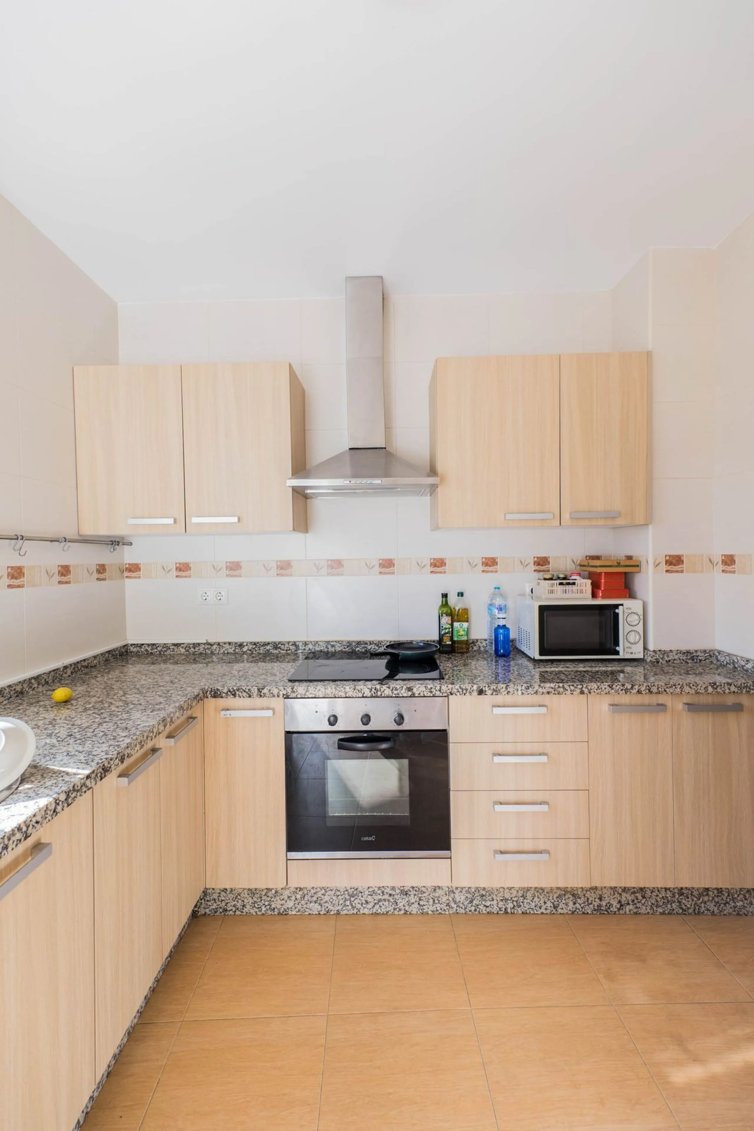 House - Townhouse в продаже в Marbella, Málaga. В доме 6 спален и 4 ванных комнат. Площадь дома 431 м²