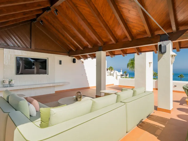 Apartment - Penthouse Duplex в продаже в Estepona, Málaga. В доме 3 спален и 3 ванных комнат. Площадь дома 154 м²