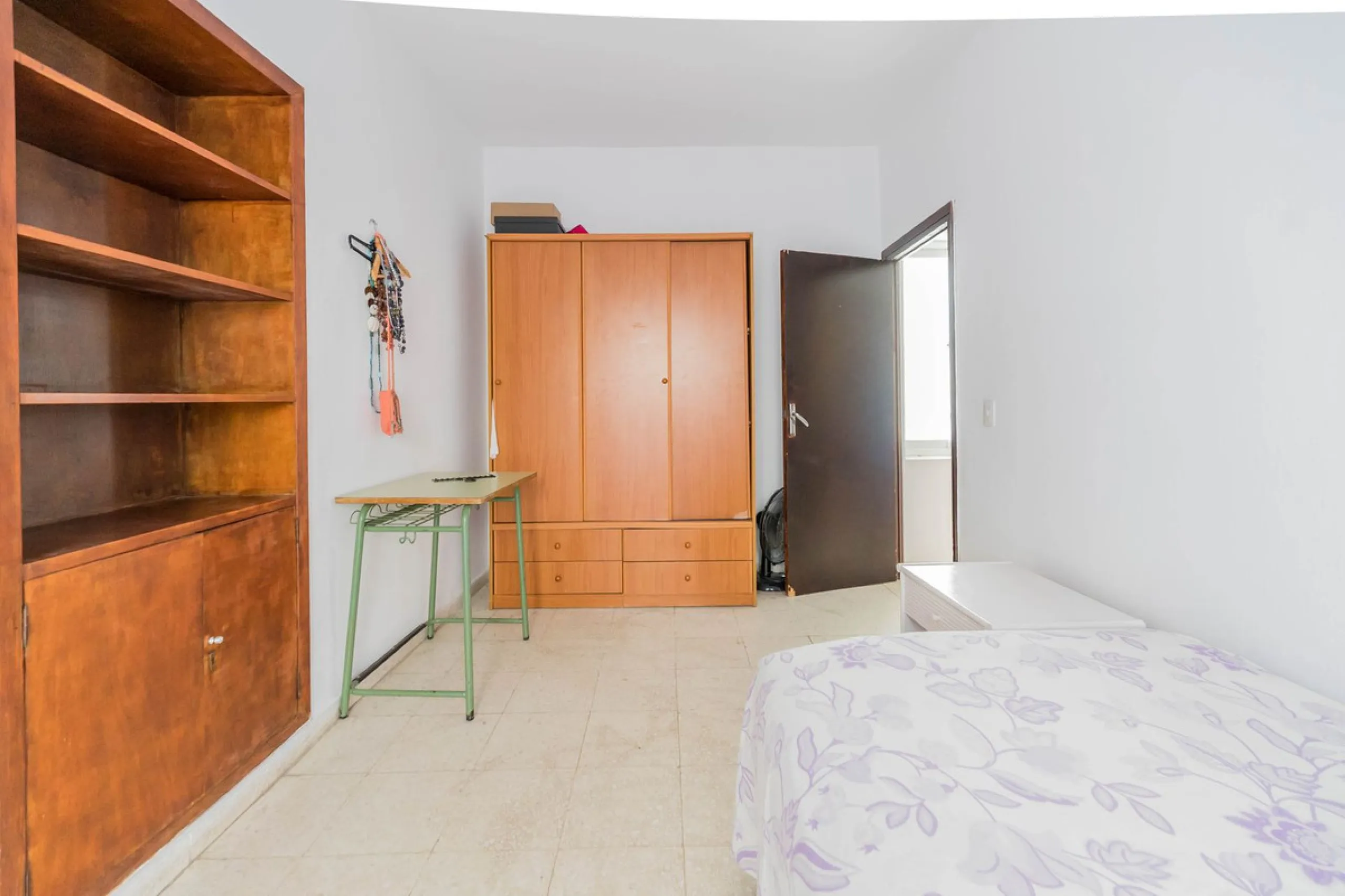 House - Townhouse в продаже в Marbella, Málaga. В доме 6 спален и 4 ванных комнат. Площадь дома 431 м²