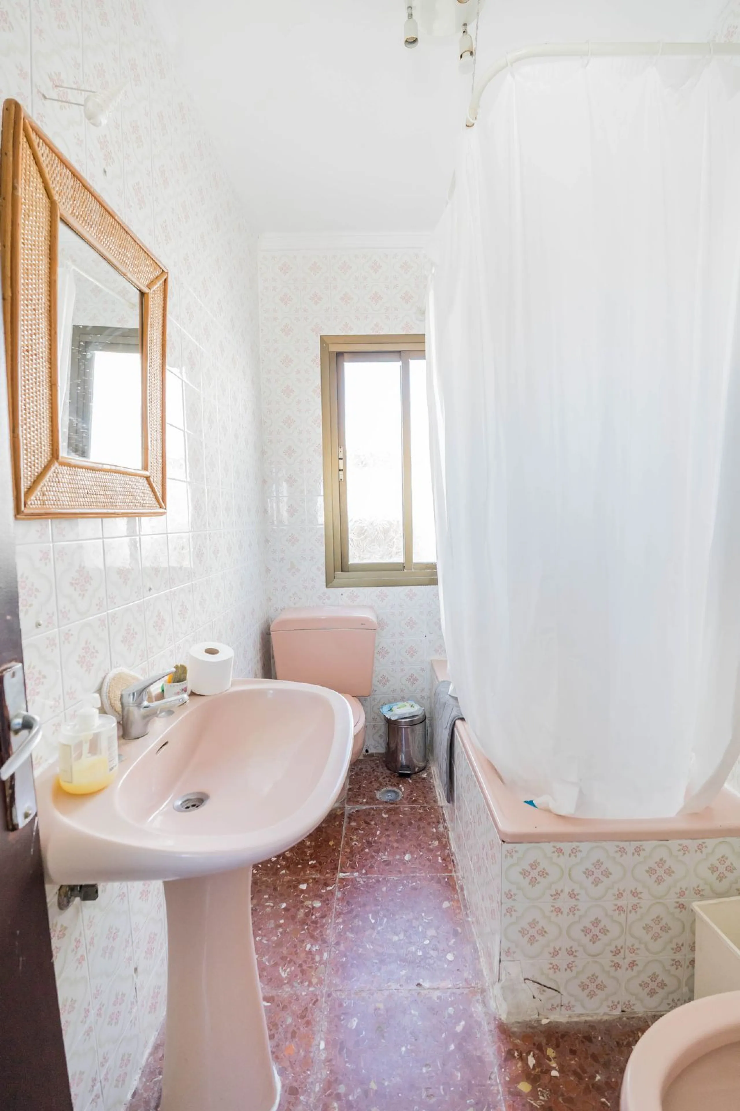House - Townhouse в продаже в Marbella, Málaga. В доме 6 спален и 4 ванных комнат. Площадь дома 431 м²