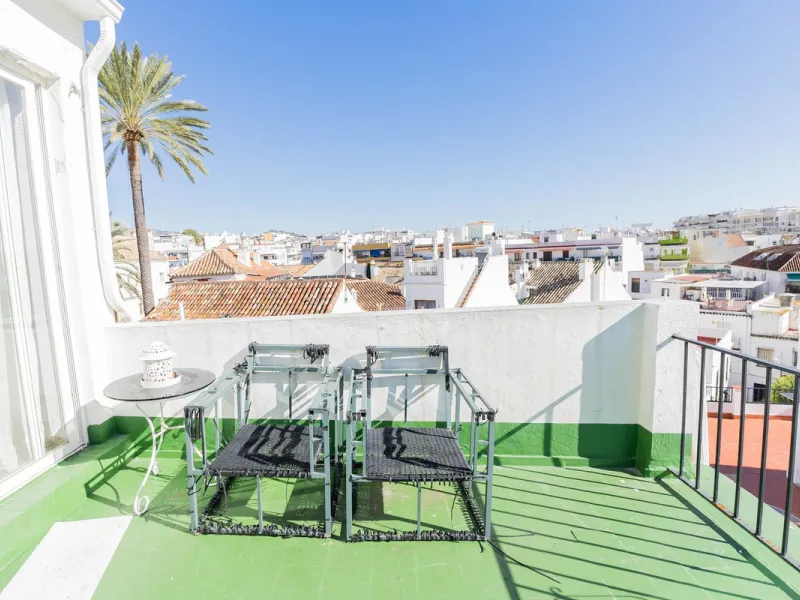 House - Townhouse в продаже в Marbella, Málaga. В доме 6 спален и 4 ванных комнат. Площадь дома 431 м²