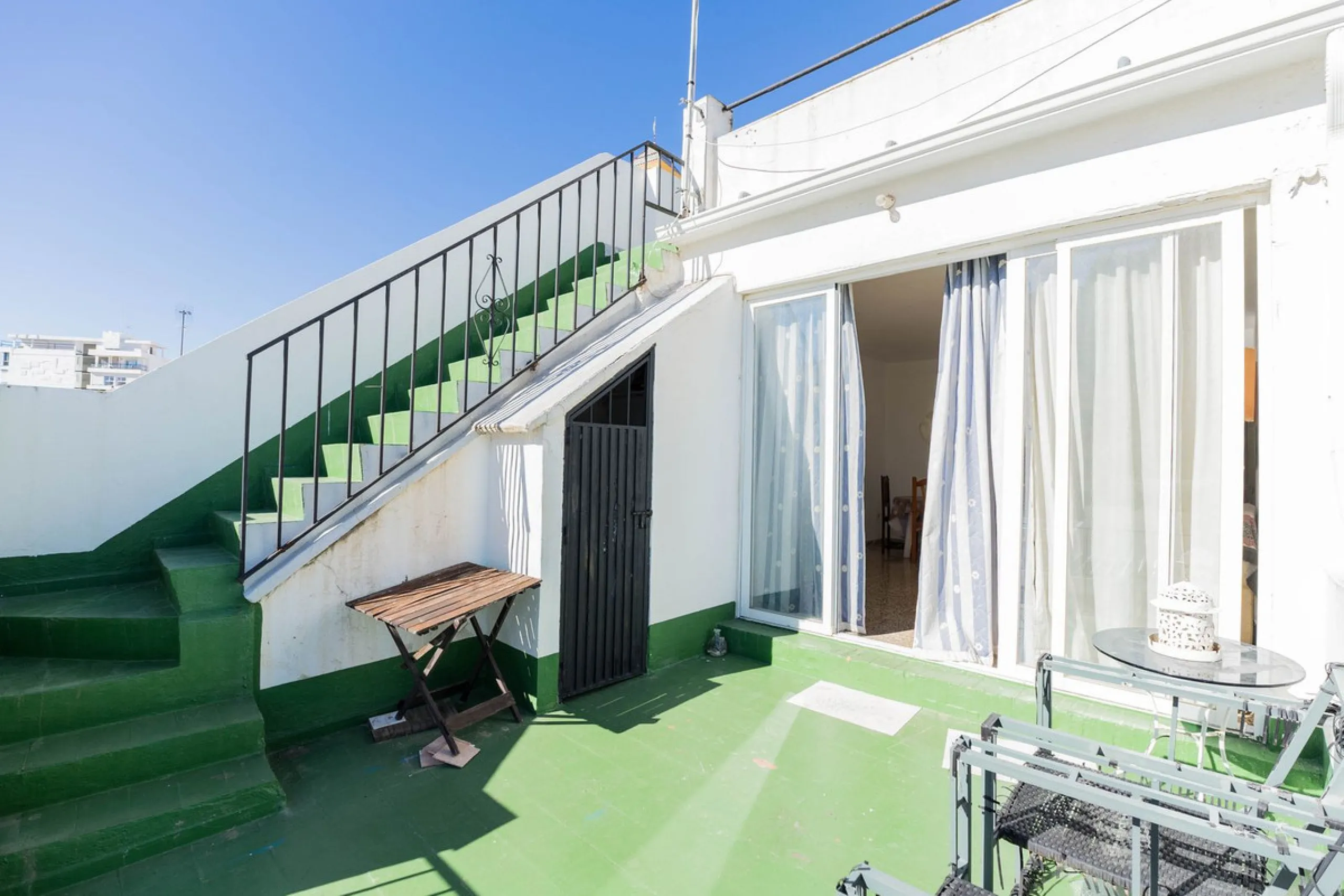 House - Townhouse в продаже в Marbella, Málaga. В доме 6 спален и 4 ванных комнат. Площадь дома 431 м²