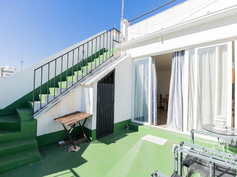 House - Townhouse в продаже в Marbella, Málaga. В доме 6 спален и 4 ванных комнат. Площадь дома 431 м²