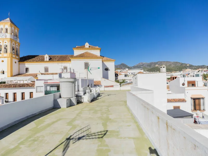 House - Townhouse в продаже в Marbella, Málaga. В доме 6 спален и 4 ванных комнат. Площадь дома 431 м²