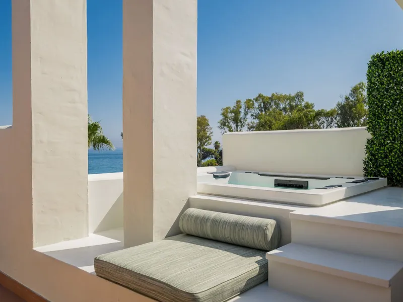 Apartment - Penthouse Duplex в продаже в Estepona, Málaga. В доме 3 спален и 3 ванных комнат. Площадь дома 154 м²