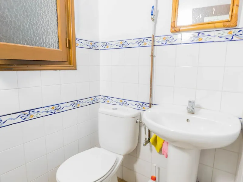 House - Townhouse в продаже в Marbella, Málaga. В доме 6 спален и 4 ванных комнат. Площадь дома 431 м²