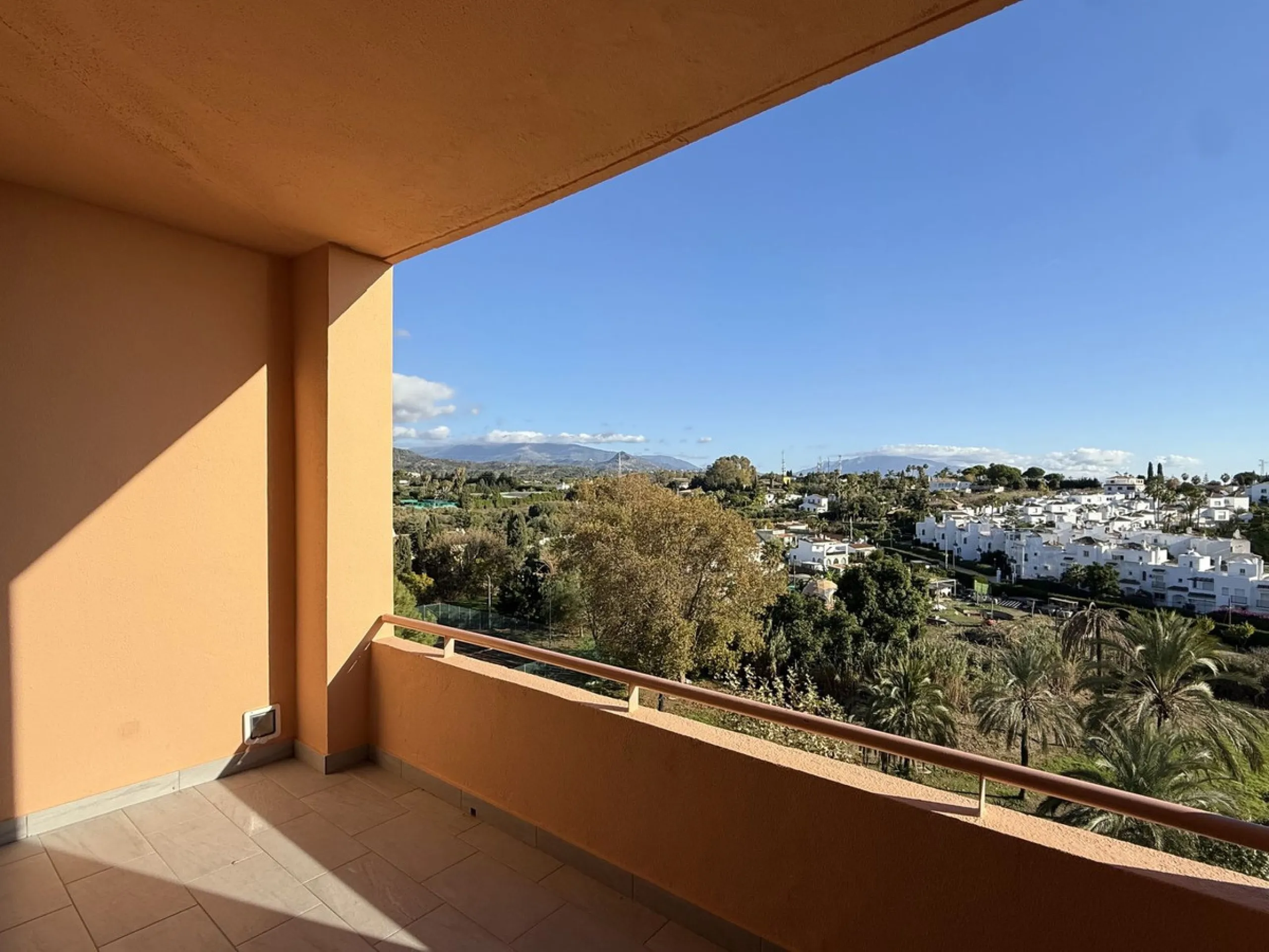 This recently renovated 3-bedroom, 3-bathroom apartment offers 170 m² of bright, spacious living on one level, originally created by combining two units into one. Located on the entrance level of a 6-storey building, yet equivalent to the 3rd floor, it be