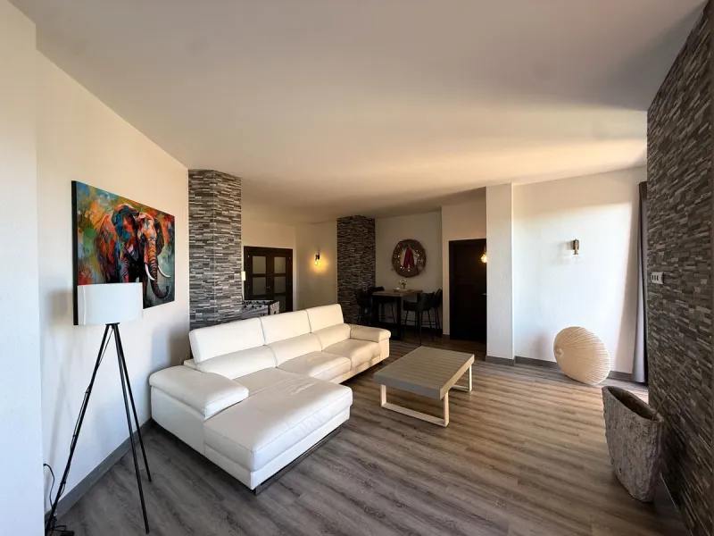 This recently renovated 3-bedroom, 3-bathroom apartment offers 170 m² of bright, spacious living on one level, originally created by combining two units into one. Located on the entrance level of a 6-storey building, yet equivalent to the 3rd floor, it be