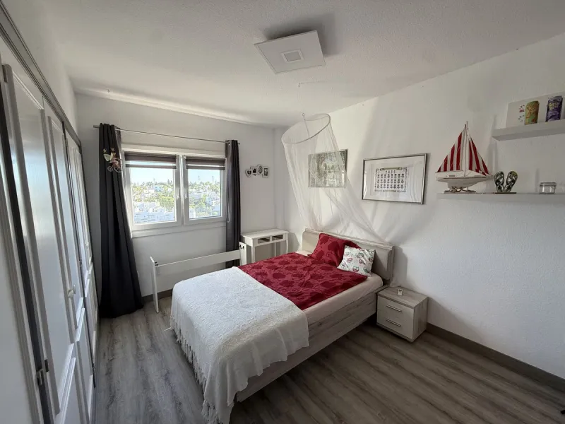 This recently renovated 3-bedroom, 3-bathroom apartment offers 170 m² of bright, spacious living on one level, originally created by combining two units into one. Located on the entrance level of a 6-storey building, yet equivalent to the 3rd floor, it be