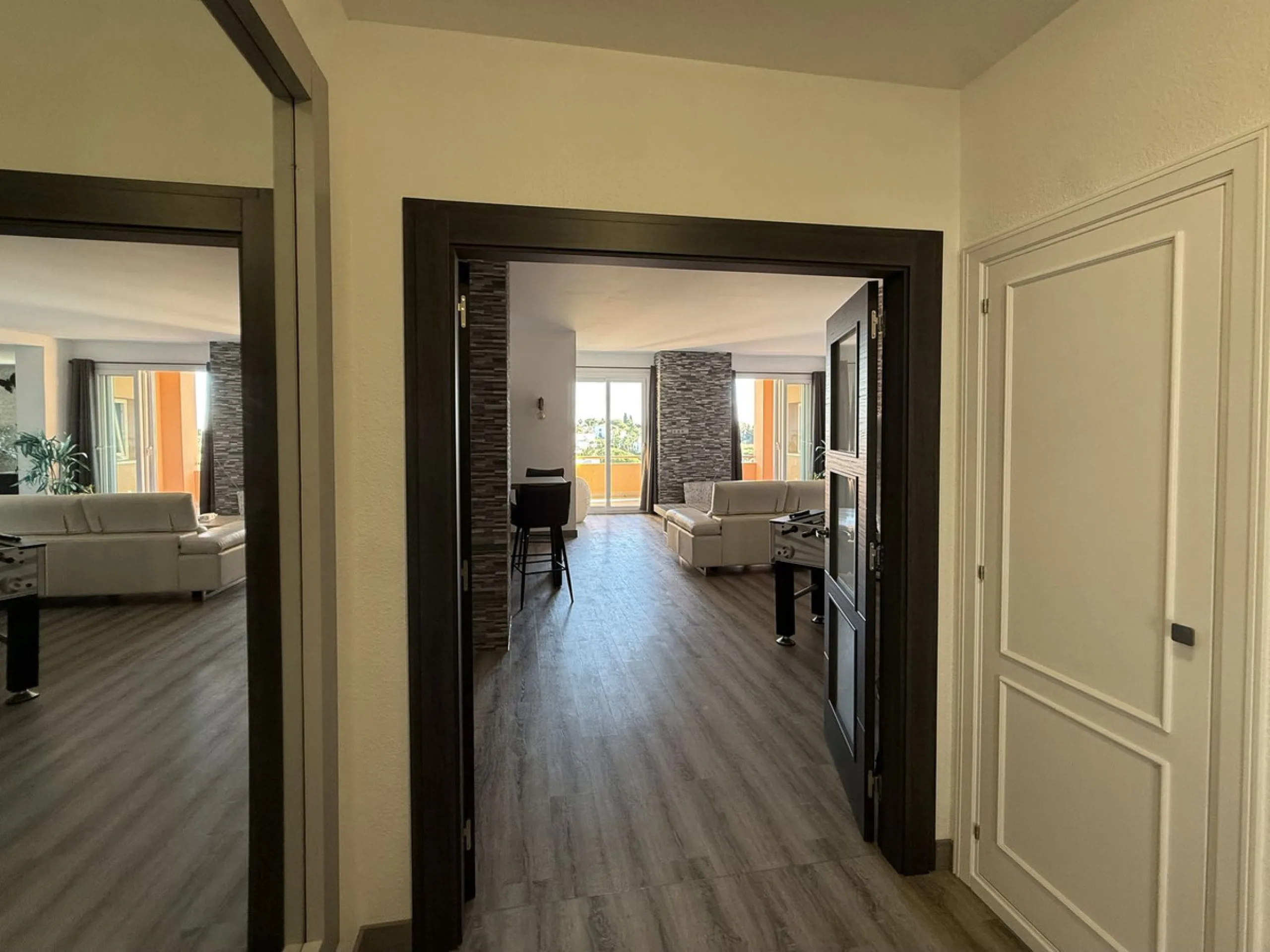 This recently renovated 3-bedroom, 3-bathroom apartment offers 170 m² of bright, spacious living on one level, originally created by combining two units into one. Located on the entrance level of a 6-storey building, yet equivalent to the 3rd floor, it be