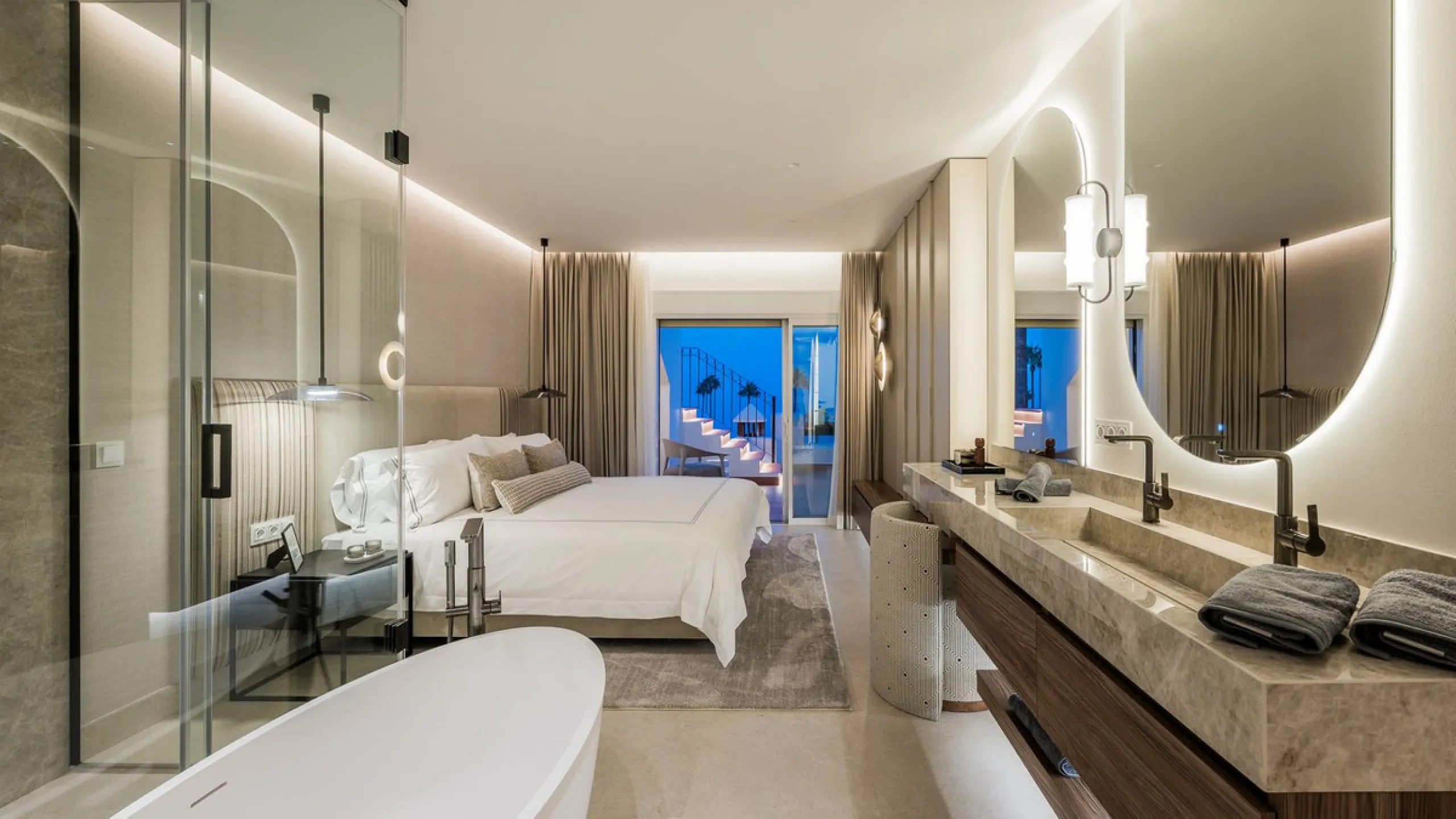 Apartment - Penthouse Duplex в продаже в Estepona, Málaga. В доме 3 спален и 3 ванных комнат. Площадь дома 154 м²