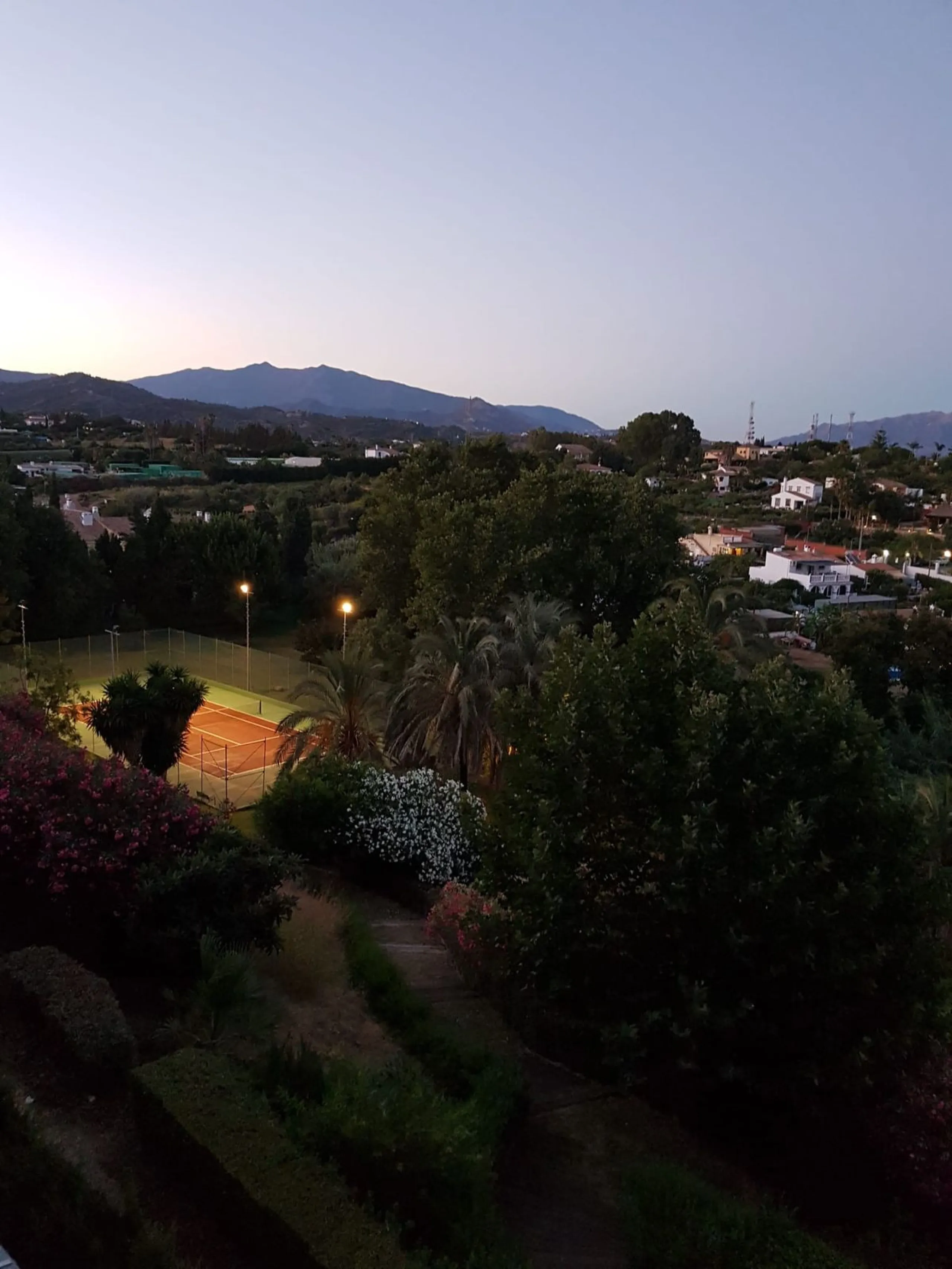 This recently renovated 3-bedroom, 3-bathroom apartment offers 170 m² of bright, spacious living on one level, originally created by combining two units into one. Located on the entrance level of a 6-storey building, yet equivalent to the 3rd floor, it be