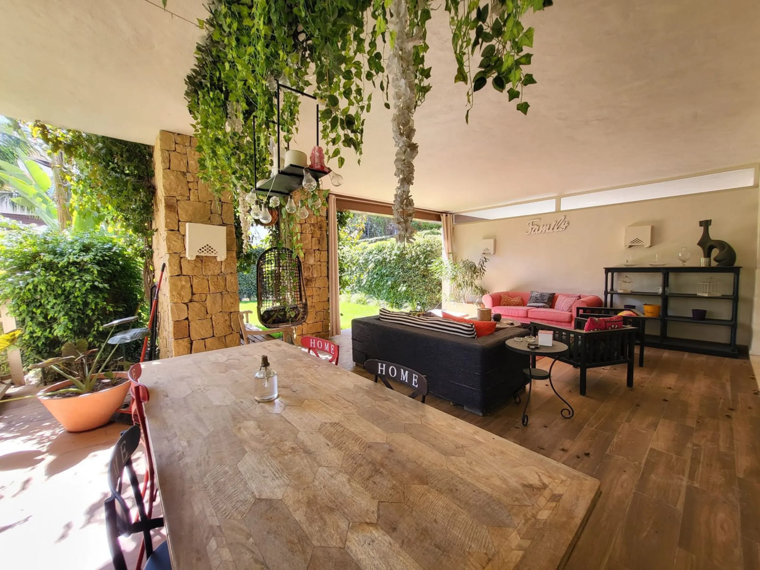 Beautiful ground floor apartment in an exclusive gated community  of ​​Marbella, Rio Real, with 3 bedrooms and 2 bathrooms, parking place, storage room ,a  large private garden, with access to the  tropical communal gardens  and  2 swimming pools. Just 3 