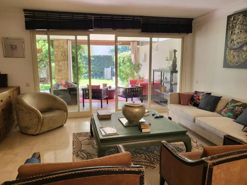 Beautiful ground floor apartment in an exclusive gated community  of ​​Marbella, Rio Real, with 3 bedrooms and 2 bathrooms, parking place, storage room ,a  large private garden, with access to the  tropical communal gardens  and  2 swimming pools. Just 3 