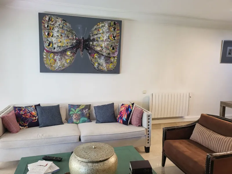 Beautiful ground floor apartment in an exclusive gated community  of ​​Marbella, Rio Real, with 3 bedrooms and 2 bathrooms, parking place, storage room ,a  large private garden, with access to the  tropical communal gardens  and  2 swimming pools. Just 3 