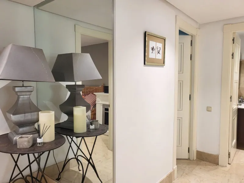 Beautiful ground floor apartment in an exclusive gated community  of ​​Marbella, Rio Real, with 3 bedrooms and 2 bathrooms, parking place, storage room ,a  large private garden, with access to the  tropical communal gardens  and  2 swimming pools. Just 3 