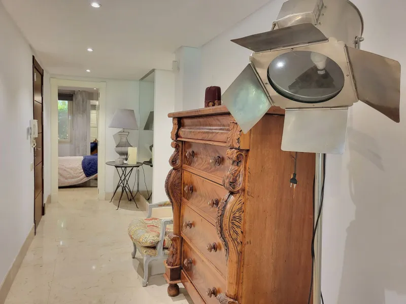 Beautiful ground floor apartment in an exclusive gated community  of ​​Marbella, Rio Real, with 3 bedrooms and 2 bathrooms, parking place, storage room ,a  large private garden, with access to the  tropical communal gardens  and  2 swimming pools. Just 3 