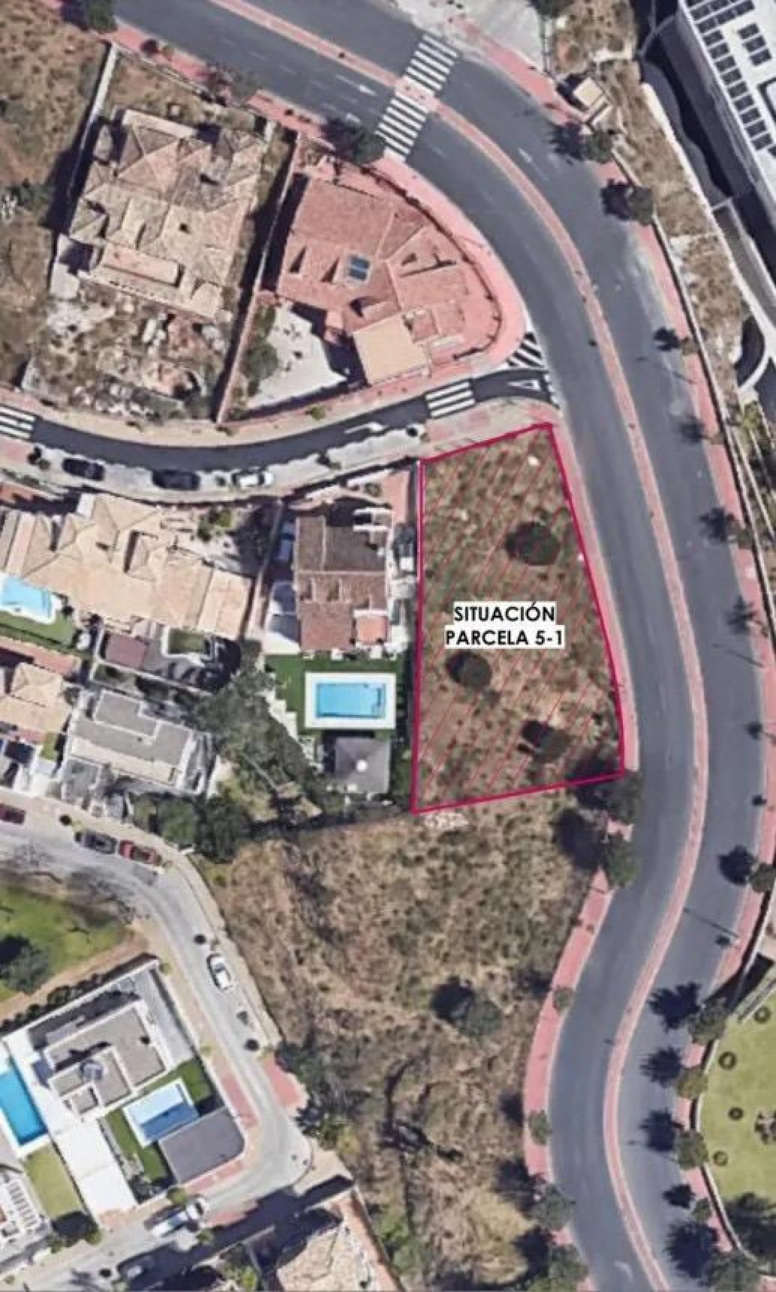 Magnificent 864m2 plot, practically flat and with unobstructed views. The price includes a topographic survey, geotechnical study, and basic project for a modern 2-story house plus a semi-basement, totaling 305m2 of constructed area.