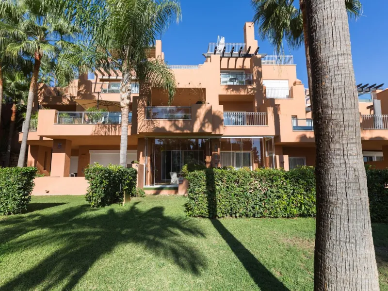Luxury 2-Bedroom Ground Floor Apartment in Alminar de Marbella – La Cerquilla, Nueva Andalucía